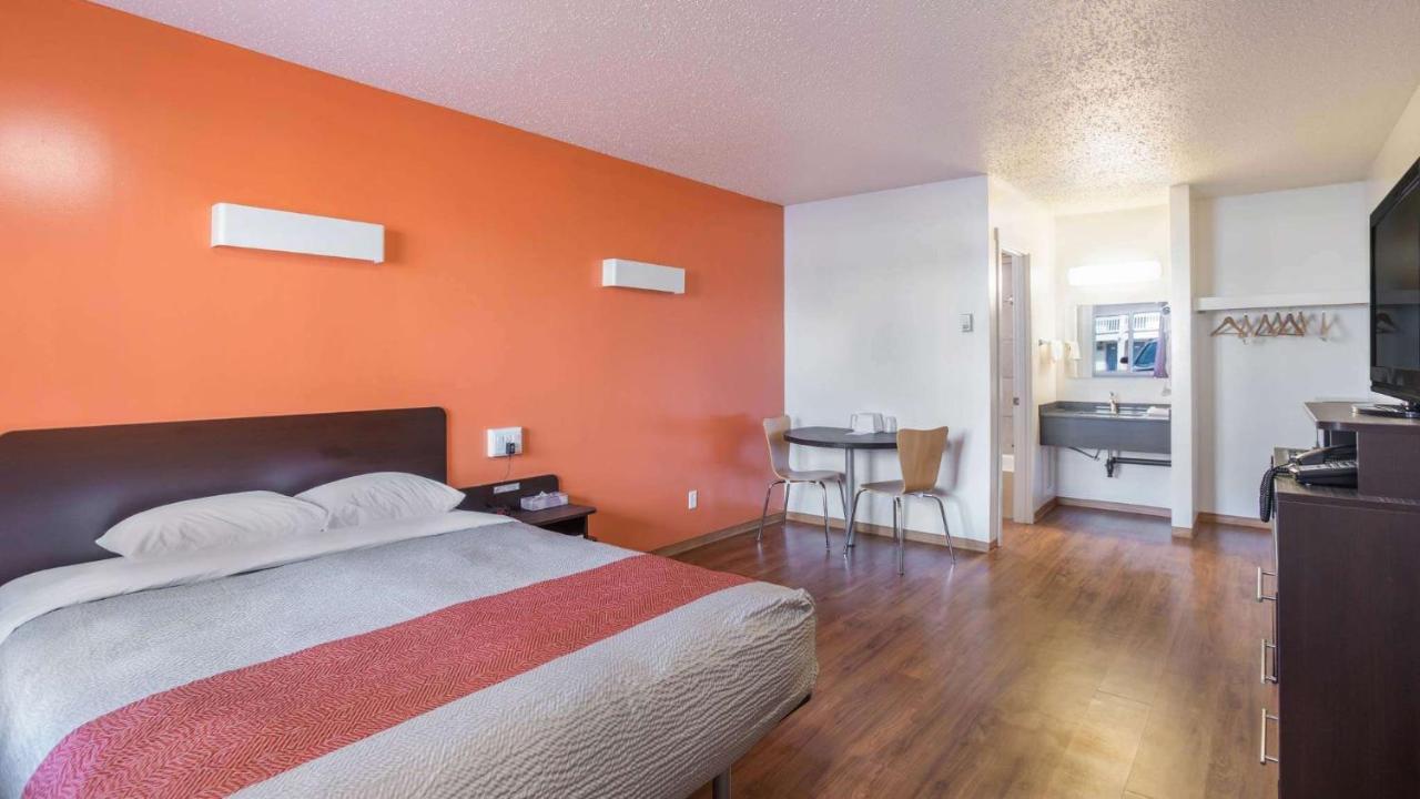Motel Bo-Camrose, Ab ภายนอก รูปภาพ