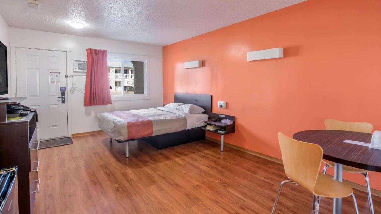 Motel Bo-Camrose, Ab ภายนอก รูปภาพ