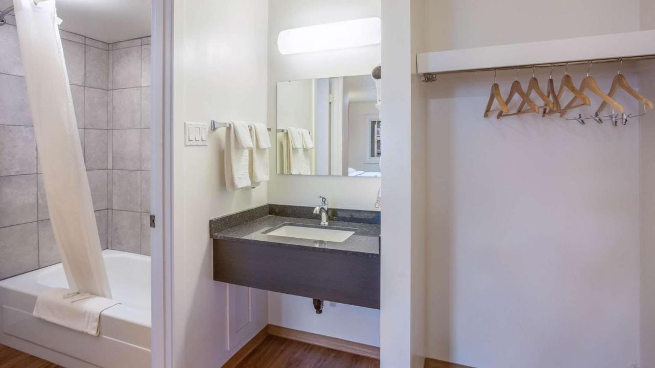 Motel Bo-Camrose, Ab ภายนอก รูปภาพ