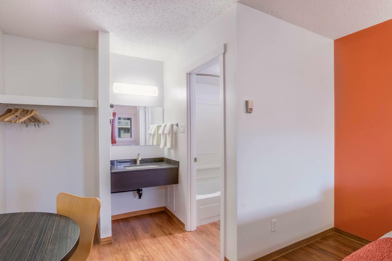 Motel Bo-Camrose, Ab ภายนอก รูปภาพ